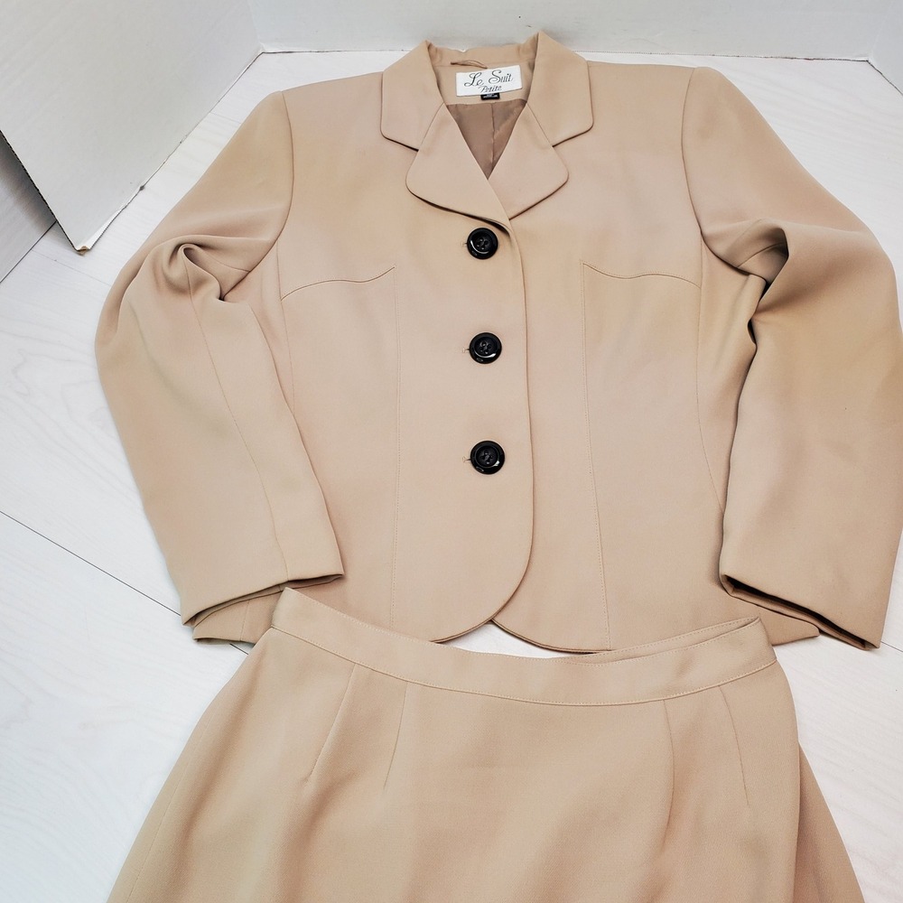 Le Suit Petite Tan 3 Button Blazer & Skirt Suit Set Size 10P Vintage 90s Preppy